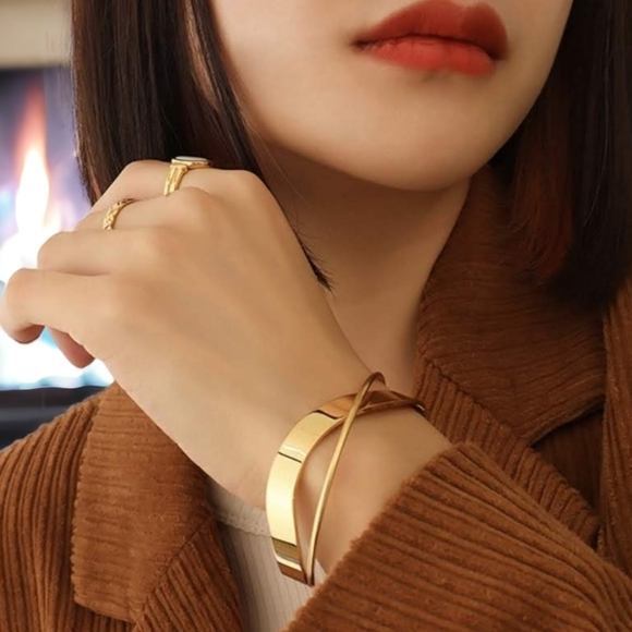 NKULTD Jewelry - 🆕️18K Gold Plated Overlap Cuff Bangle Bracelet | Minimalist Elegant Jewelry ✨